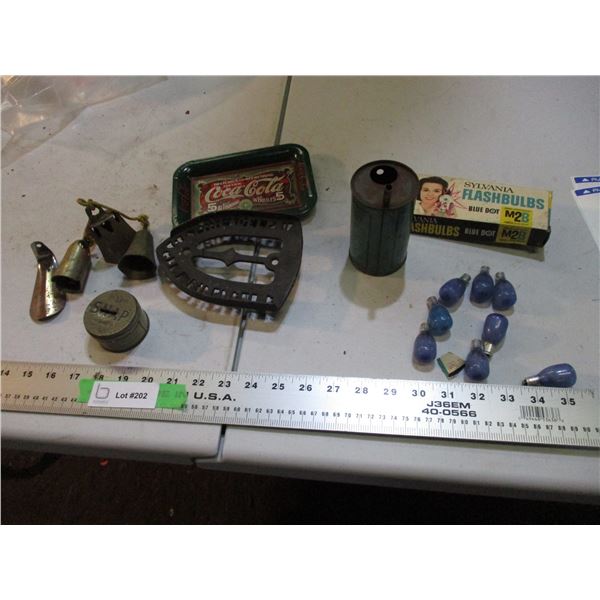 flashbulbs, trivet bells, misc