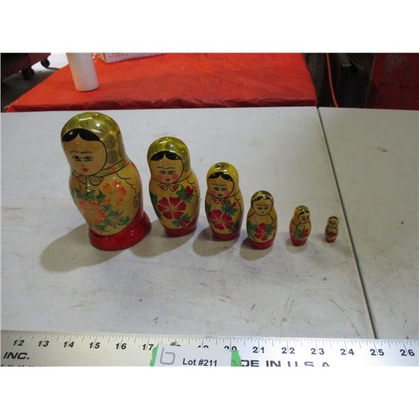 Russian nesting dolls (set of 6)