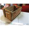 Image 2 : Canada Dry Wooden crate