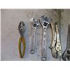 Image 2 : Pliers, vice grips, crescent wrenches