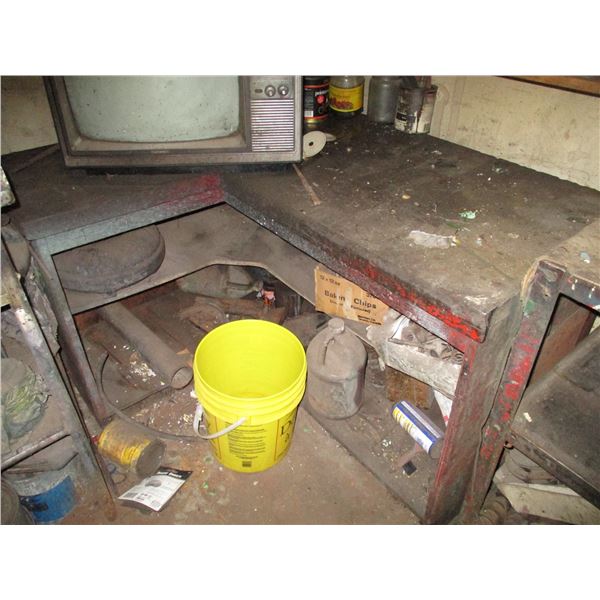 Corner metal work bench 50x43 (WITH CONTENTS)
