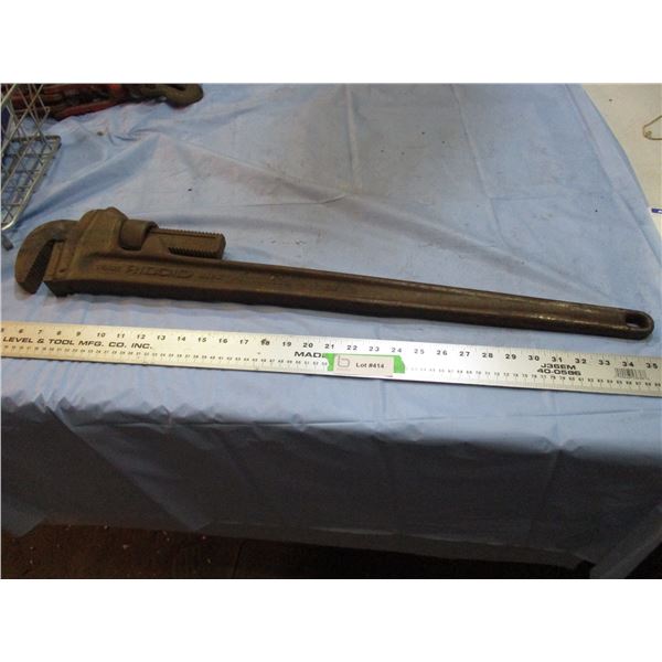 Rigid 32" long pipe wrench