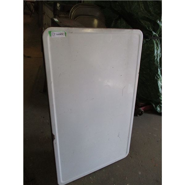 metal table (no legs) 25x41