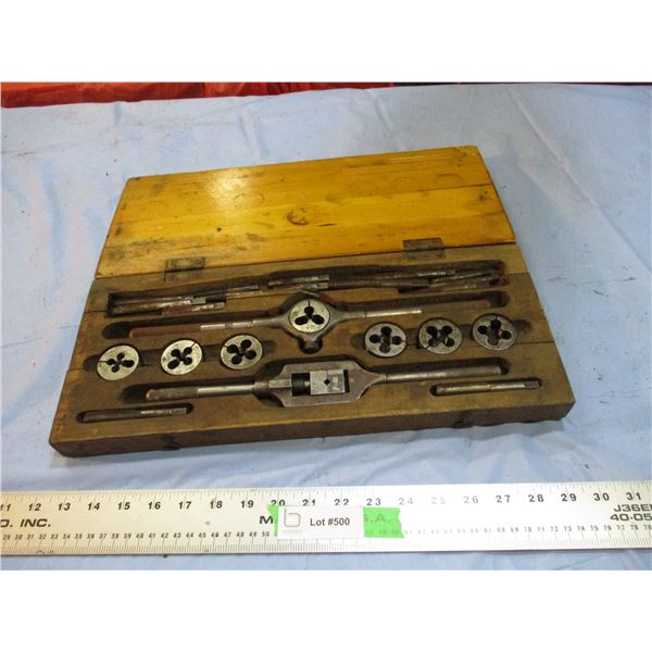 Butterfield tap + die in wooden case