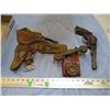 Image 1 : vintage toy telephone, holster + gun