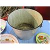 Image 4 : enamel bowls + pail