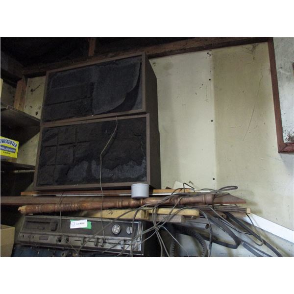 Lloyds stereo - with speakers