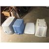 Image 3 : 4 plastic tubs
