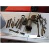 Image 1 : pump, wrenches, hand tools