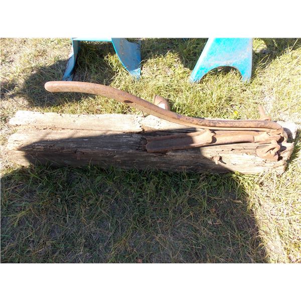 Wooden post pump jack with handle