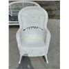 Image 2 : LOVELY WHITE WICKER SET IN EXCELLENT CONDITION