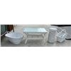 Image 2 : WHITE WICKER SET OF FOUR ACCENT PIECES TO INCLUDE COFFEE TABLE WITH GLASS TOP, WICKER BASKET, SMALL 