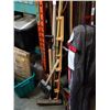 Image 1 : BUNDLE OF GARDEN TOOLS