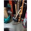 Image 2 : BUNDLE OF GARDEN TOOLS