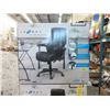 Image 1 : LA-Z-BOY Comfort Core Managers Office Chair