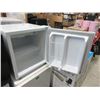 Image 2 : White Danby Bar Fridge,working