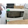 Image 1 : White RCA Microwave - 0.7 cu ft - 700 Watt