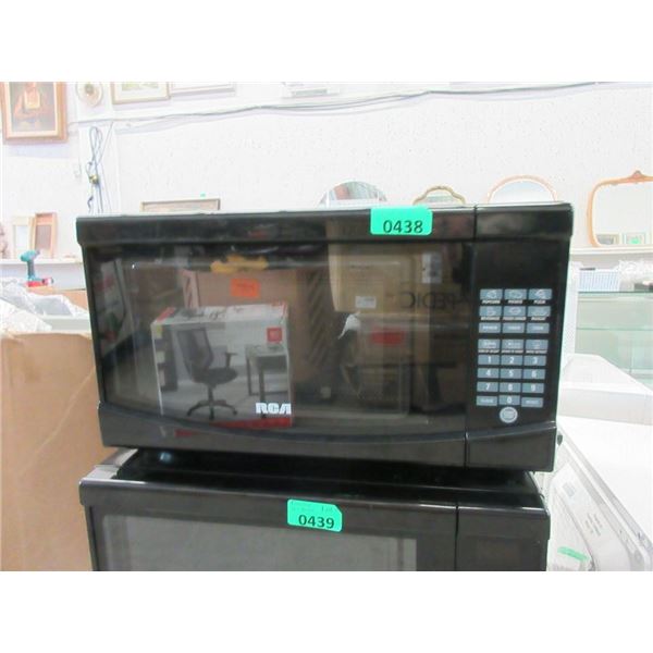 Black RCA Microwave - 0.7 cu ft - 700 Watt