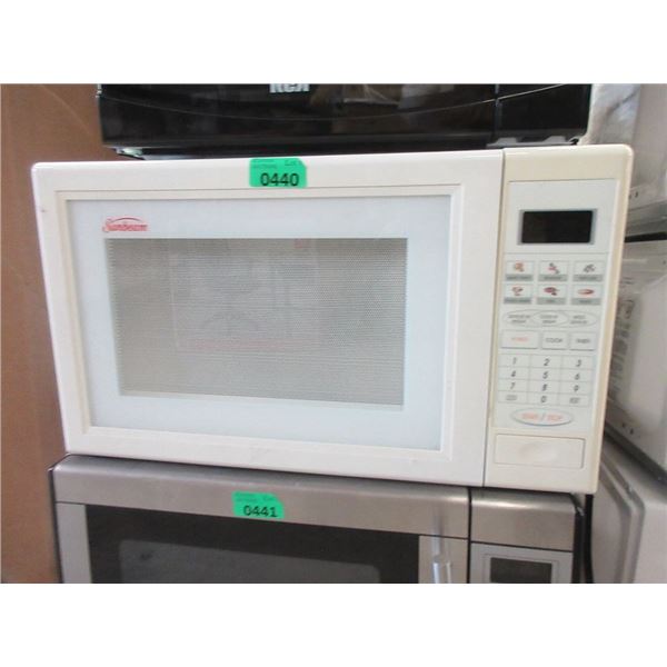 White Sunbeam Microwave Oven