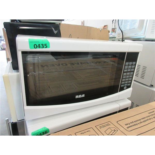 White RCA Microwave - 0.7 cu ft - 700 Watt