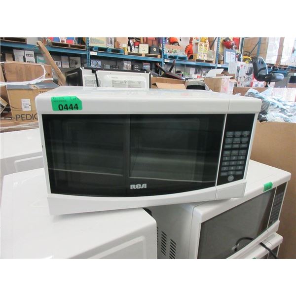 White RCA Microwave - 0.7 cu ft - 700 Watt