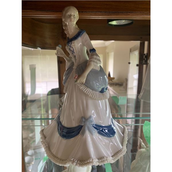 Tempo Porcelain Figurine A