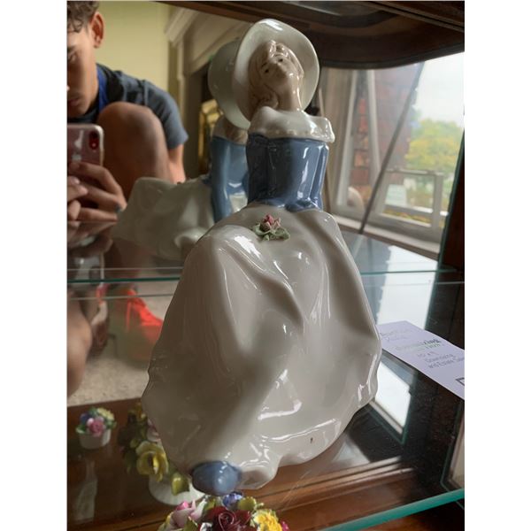 Dalia Porcelain Figurine A