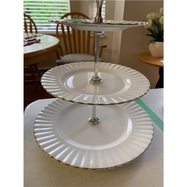 Royal Albert 'Chantilly' 3 T Cake Server Cat A