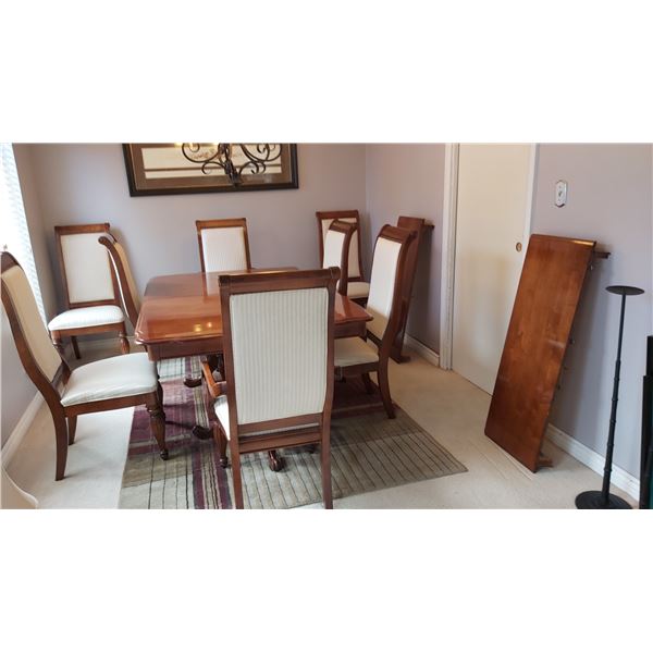 Dining Room Table And Chairs. Cat C
