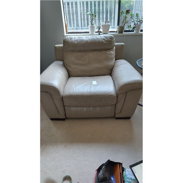 Cindy Crawford Leather Recliner Cat C