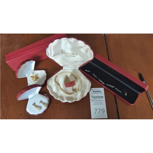 Roseta Pearl Charm & Michael C Fina Cat A