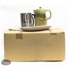 Image 1 : BOX OF PLATERS / TEA POTS