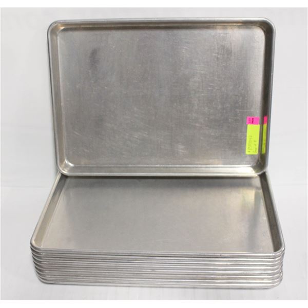 GROUP OF 9 HALF-SIZE ALUMINIUM BUN PANS