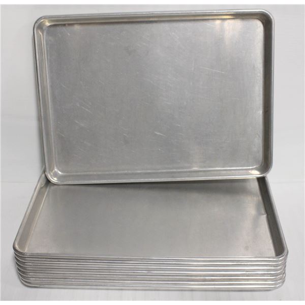 GROUP OF 8 HALF-SIZE ALUMINIUM BUN PANS