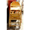 Image 1 : K2 BAILIFF SEIZURE:LOT OF 3 WOODEN HIGH CHAIRS