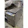 Image 3 : NEW 40 POUND PITCO DEEP FRYER /W TWO BASKETS