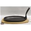 Image 2 : NEW 9" X 5" CAST IRON STEAK OVAL W/ WOODEN TRIVET
