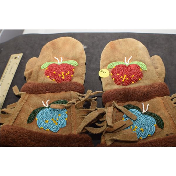 Very old Dene children's mitts