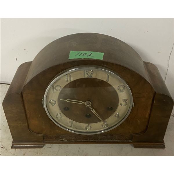 Mantle Clock comes with Key + Pendulum