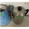 Image 3 : 3 Coffee Pots - 1 Enamel Ware 2 Aluminum