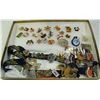 Image 1 : TRAY OF COLLECTORS SAFEWAY & BANK PINS