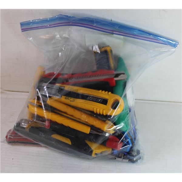 BAG OF ASSORTED UTILITY KNIVES