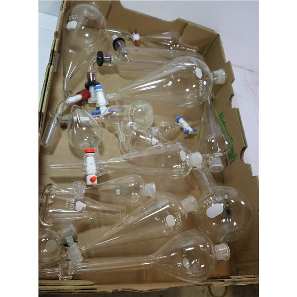 LARGE FLAT OF LAB FUNNELS & BEAKERS