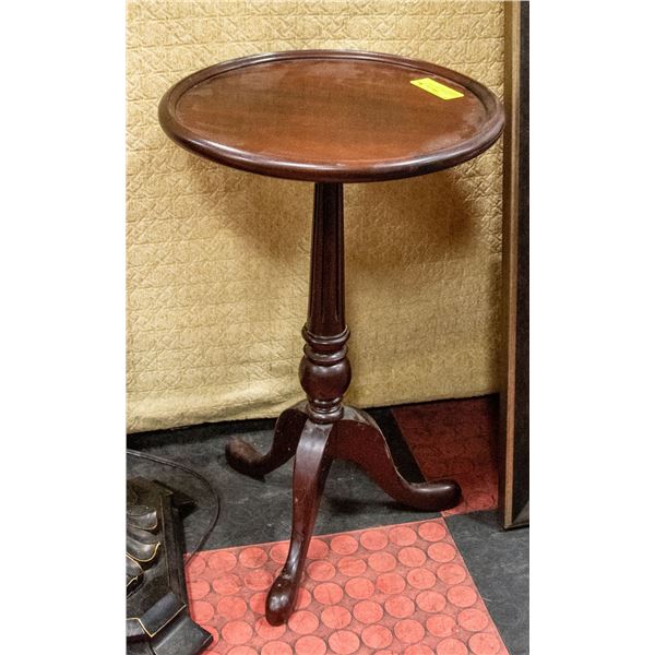 ROUND WOODEN SIDE TABLE DIAMETER 14  H-22 