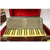 Image 2 : VINTAGE HOHNER ACCORDIAN