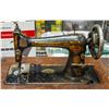 Image 2 : ANTIQUE SINGER SEWING MACHINE