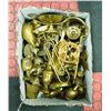 Image 1 : HEAVY BOX WITH LOTS OF BRASS ITEMS ESTATE