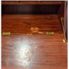 Image 2 : ESTATE VINTAGE 3-DRAWER DRESSER/DESK - TOP