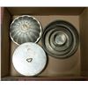 Image 1 : ANTIQUE JELLY MOLDS AND BUNT PANS