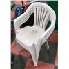 Image 1 : SET OF 4 PLASTIC PATIO CHAIRS